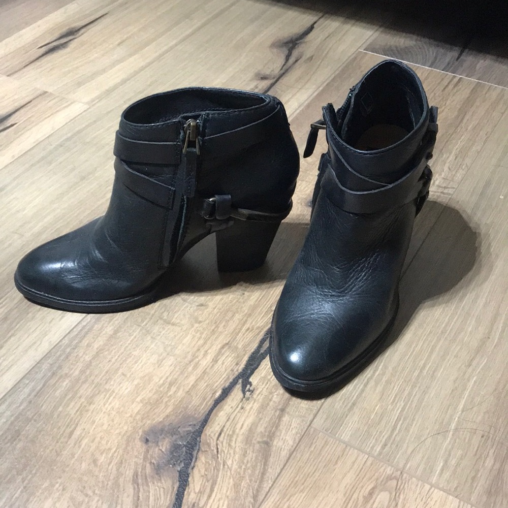 Dolce Vita Harlene black ankle boot booties